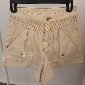 Kivari cream with such good details shorts!